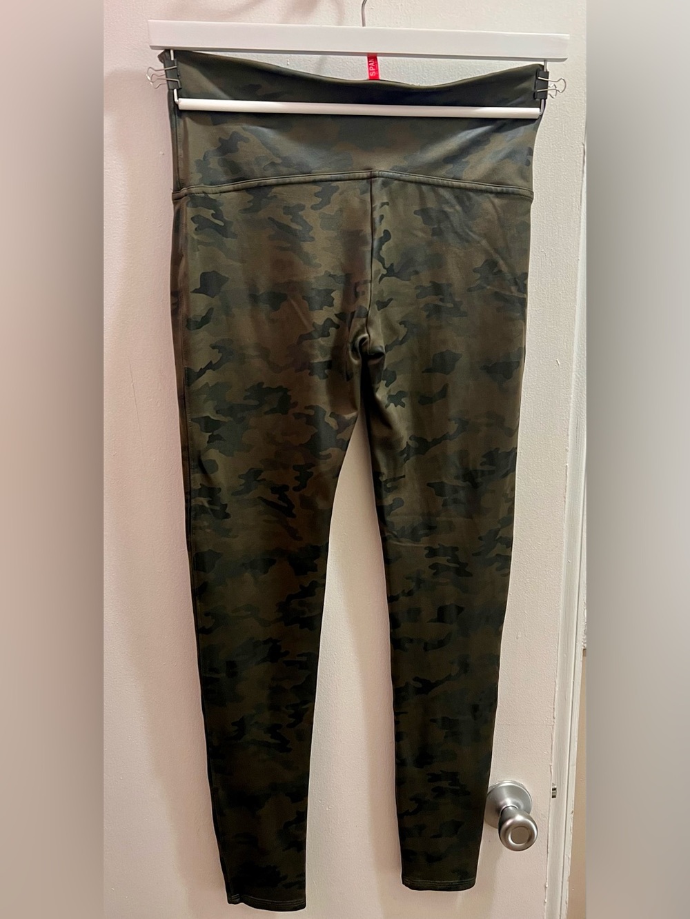 Spanx camo leggings NWOT - Picture 2 of 8